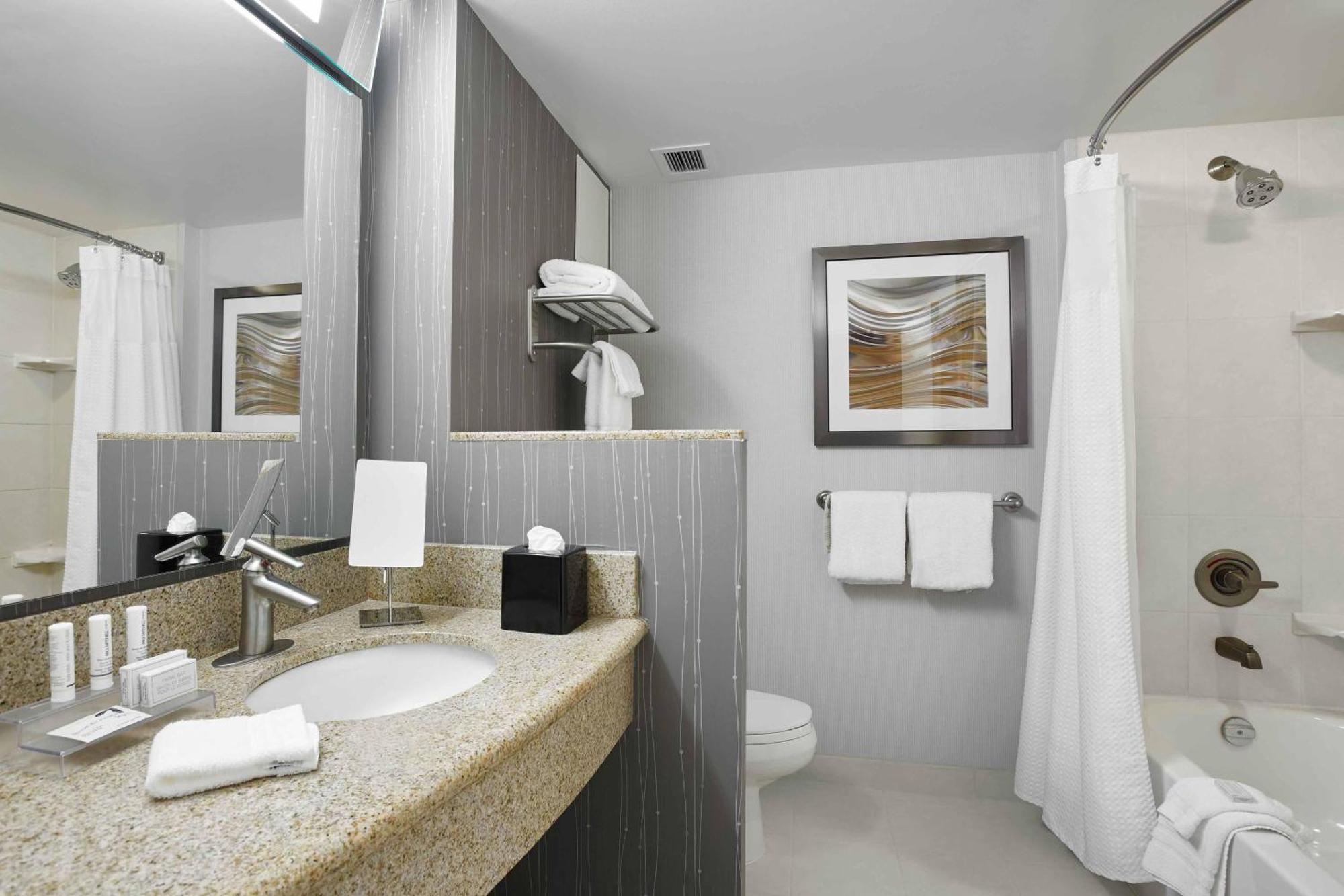 Courtyard By Marriott Toronto Brampton Hotel Ngoại thất bức ảnh